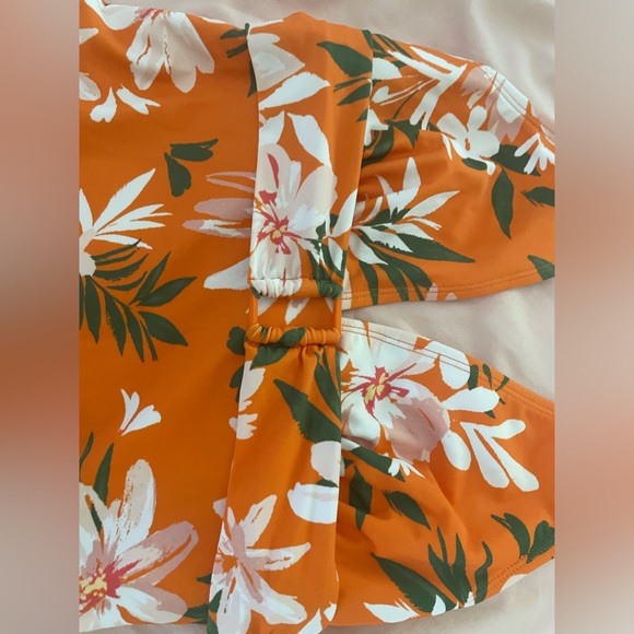 NWOT CUPSHE 🌴 Size Small - Women's One Piece Swimsuit Backless Halter V Neck - Picture 3 of 4